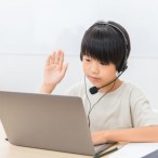子どもが英会話レッスンを受けている様子