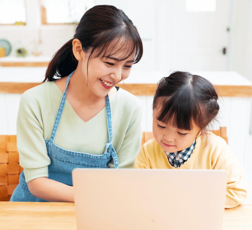親子でオンラインレッスンを受ける様子